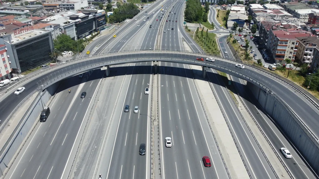 KÖPRÜLÜ KAVŞAK İNŞAATI